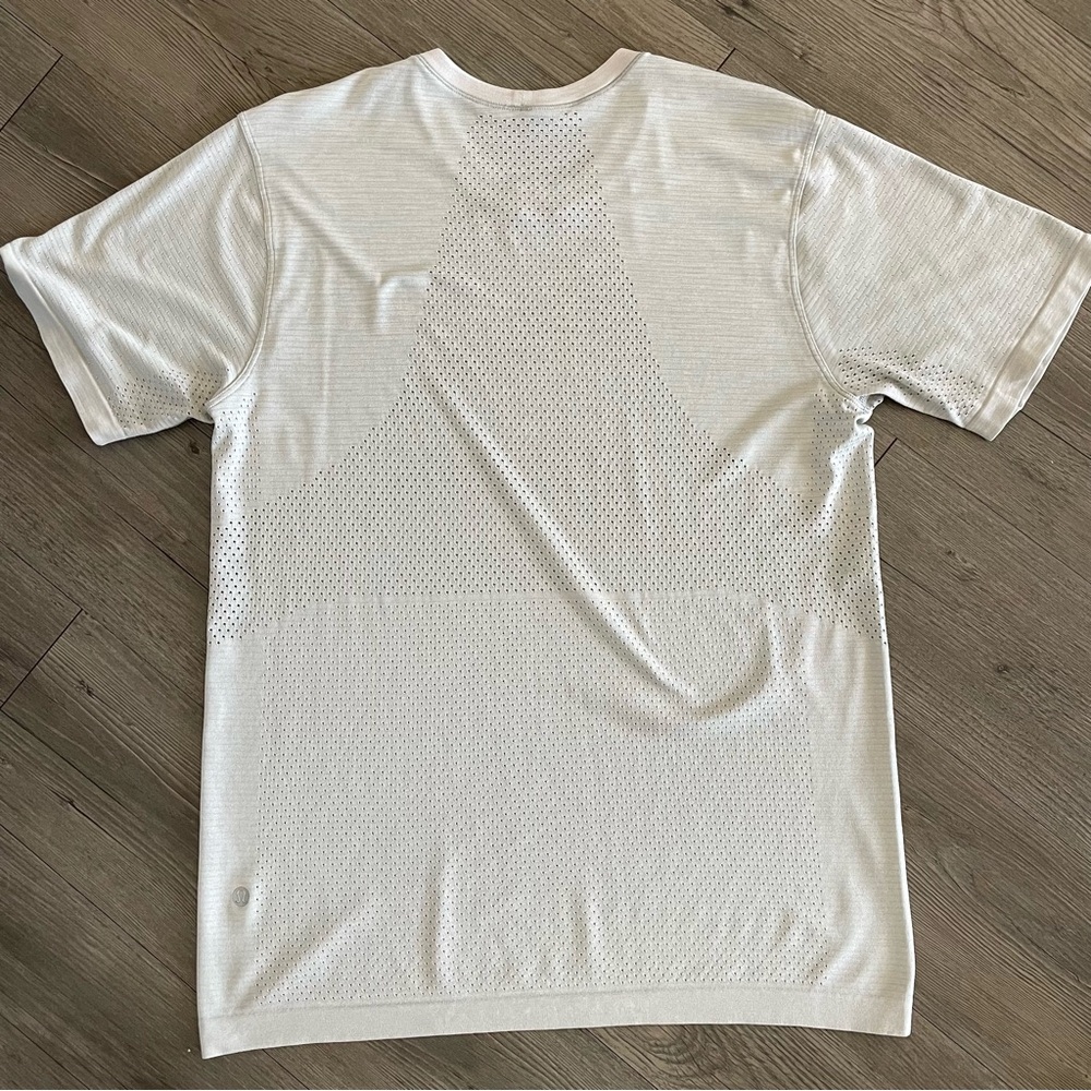 Mens LuluLemon License to Train Shirt, Medium, Off-White - Picture 2 of 2